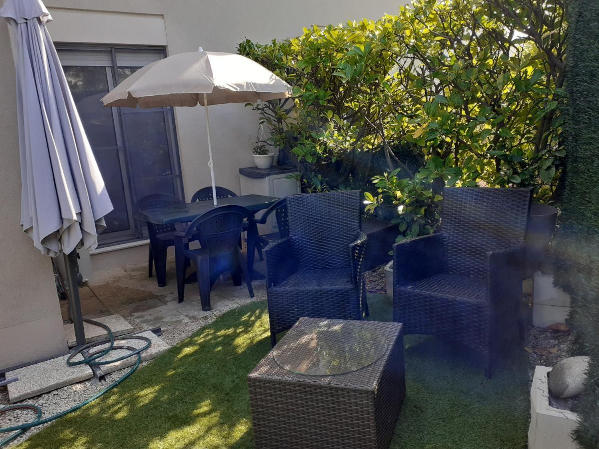 T2 Bord De Mer Avec Jardin Et Piscine Saint Aygulf Exterior photo